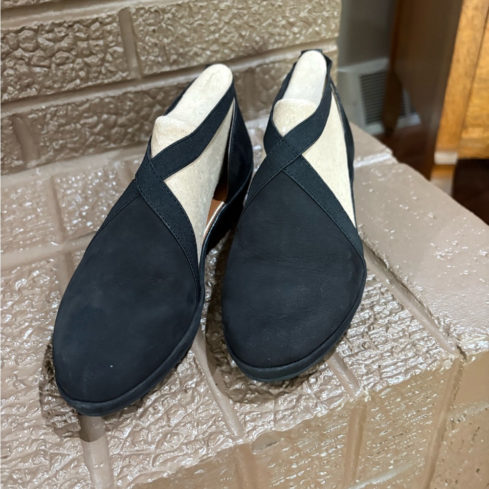 Kenneth Cole Black Wedges